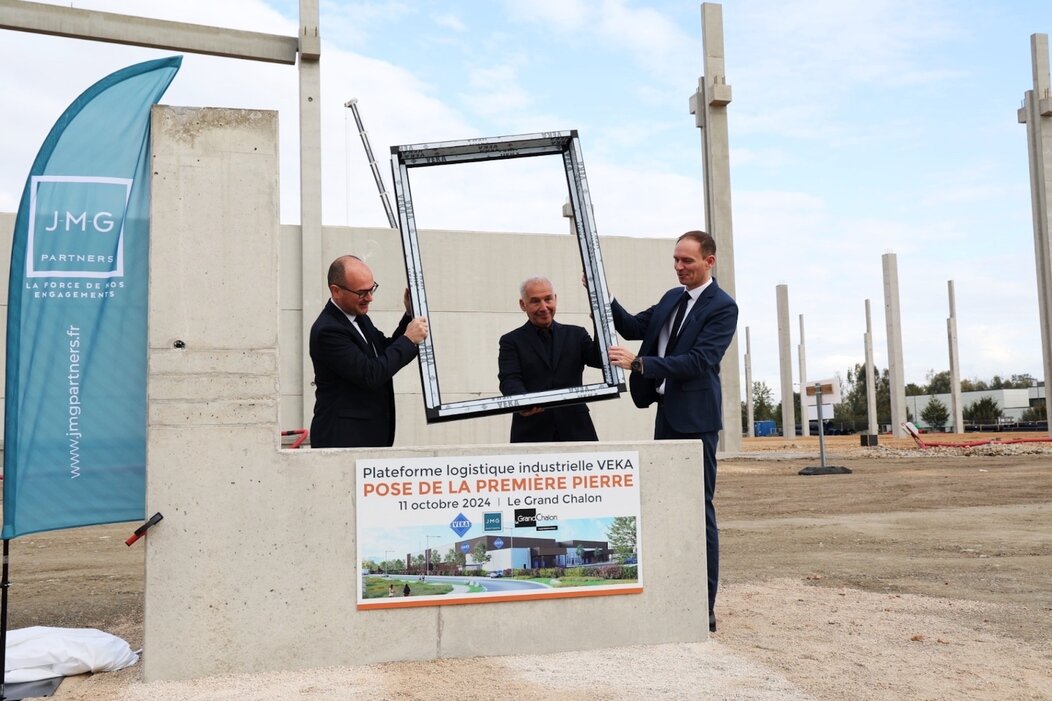 Photo de la pose de la première pierre à Saint-Loup-de-Varennes