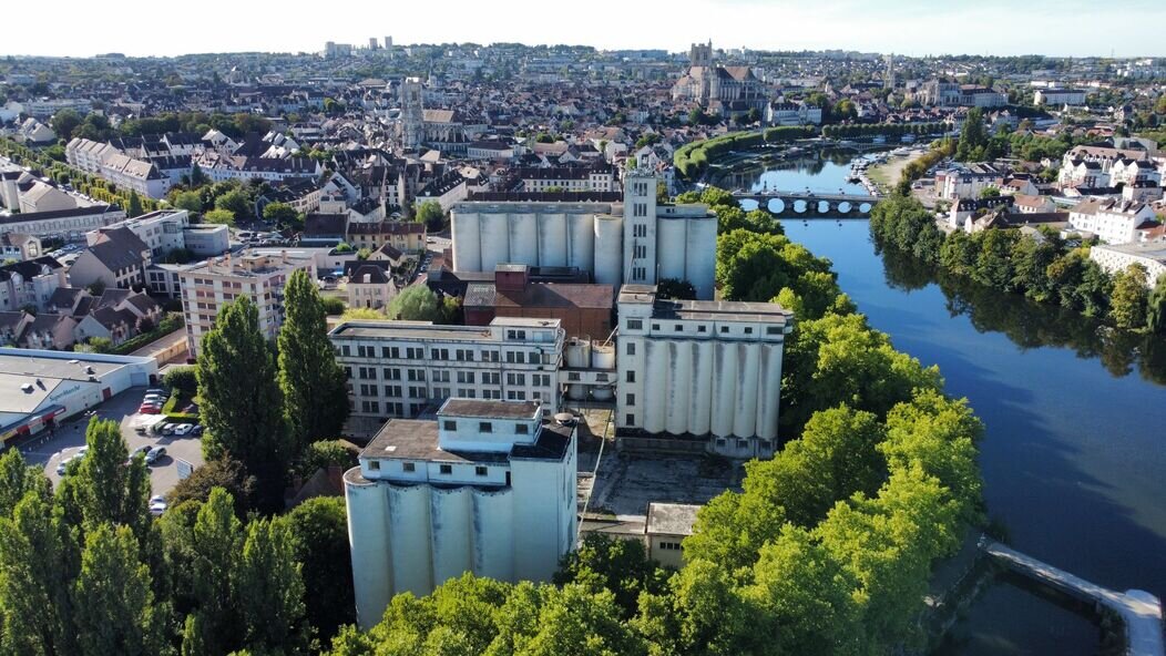 Photo des silos à grain du quai du Batardeau