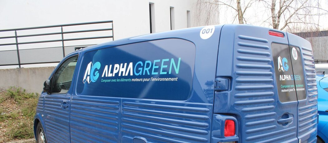 Photo d'une camionnette d'AlphaGreen Développement