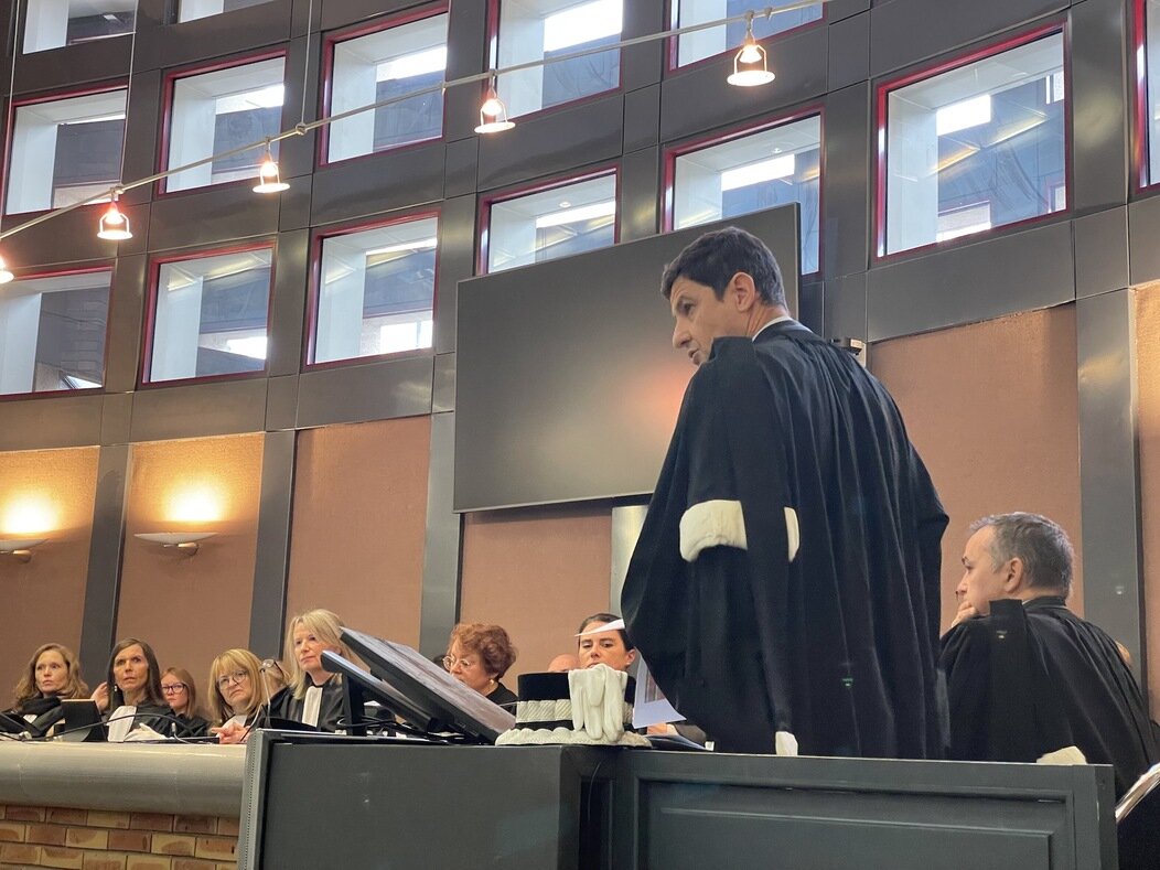 Photo du tribunal judiciaire de Dijon avec Olivier Caracotch
