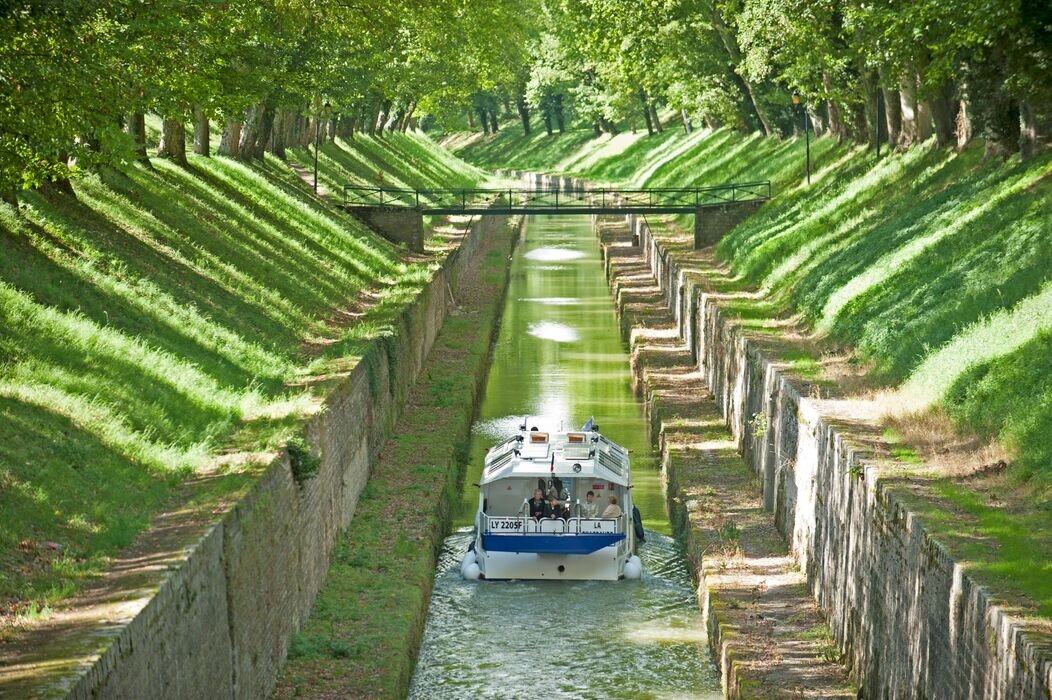 Le Canal de Bourgogne à Pouilly-en-Auxois.