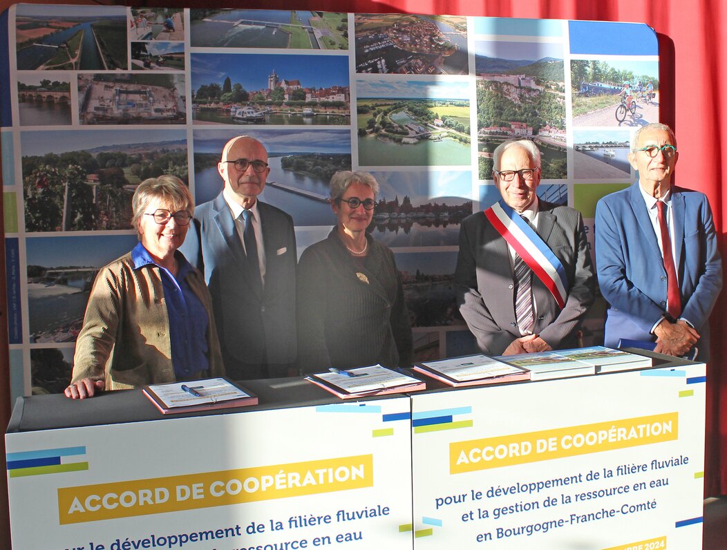 Photo de Marie-Guite Dufay, Paul Mourier, Cécile Avezard, Michel Poillot et Patrick Ayache