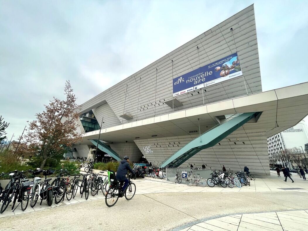 Le Simi (Salon de l'immobilier d'entreprise) a traditionnellement lieu Porte Maillot au Palais des Congrès.