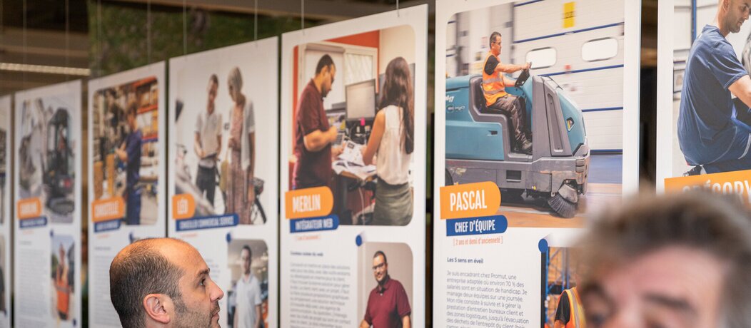 Plus de 30 métiers s'affichent jusqu'au 12 décembre dans le restaurant du magasin Ikea, à Dijon