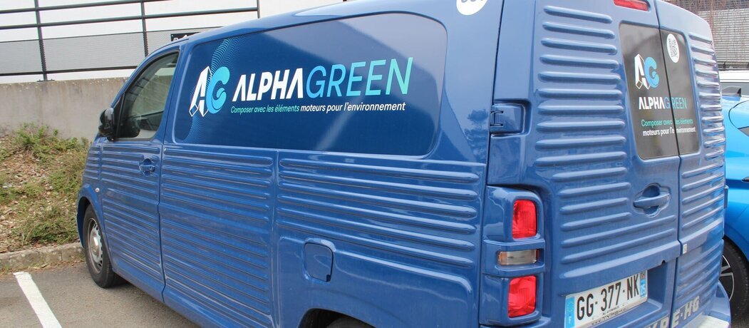 Photo d'une camionnette d'AlphaGreen Développement