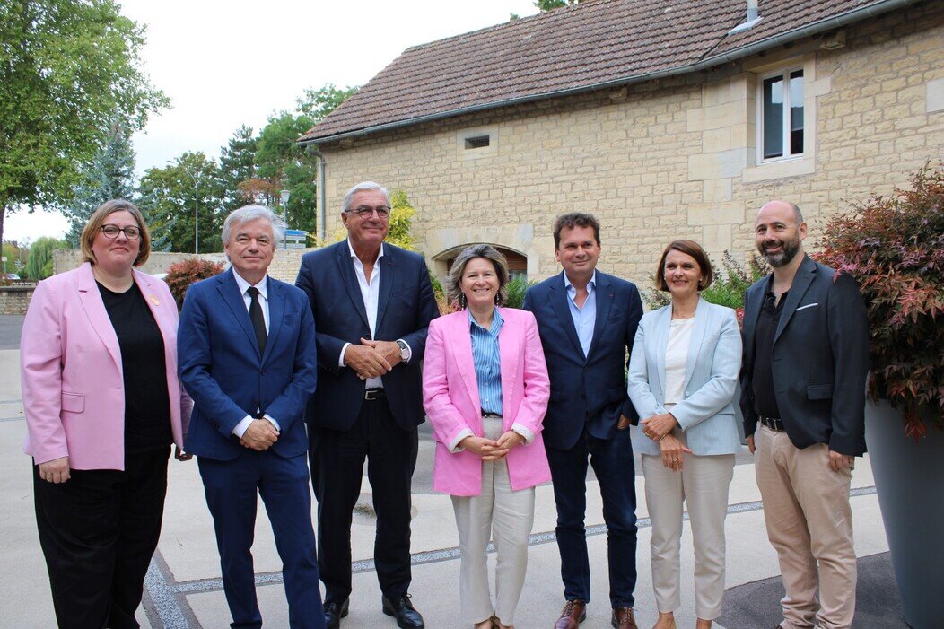 Photo de Anne-Gaëlle Catinot, Alain Houpert, François Sauvadet, Anne-Catherine Loisier, Ludovic Rochette, Marie-Claire Bonnet-Vallet, Guillaume Ruet