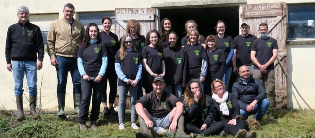 Photographie des bénévoles de l'association Animaux-Secours.