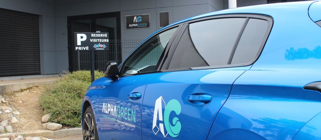 Photo d'une voiture d'AlphaGreen Développement 