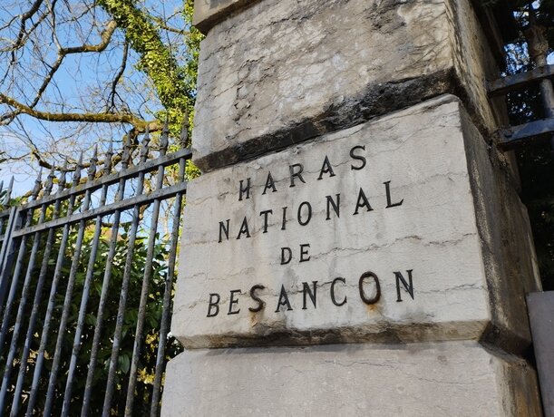 Photo de l'entrée de l'ancien haras national de Besançon