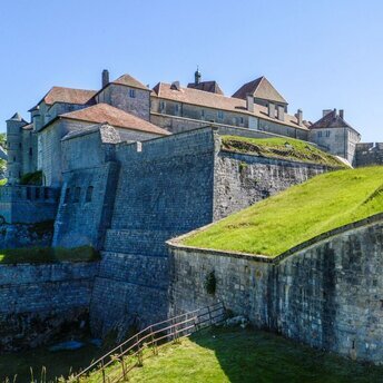 Photo du Château de Joux à La Cluse-et-Mijoux
