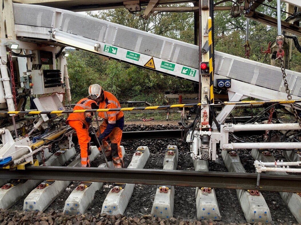 Photo de travaux sur un rail