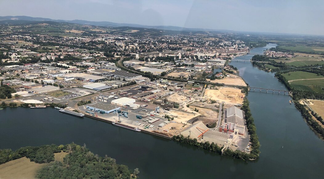 Photo du port de Mâcon en vue aérienne