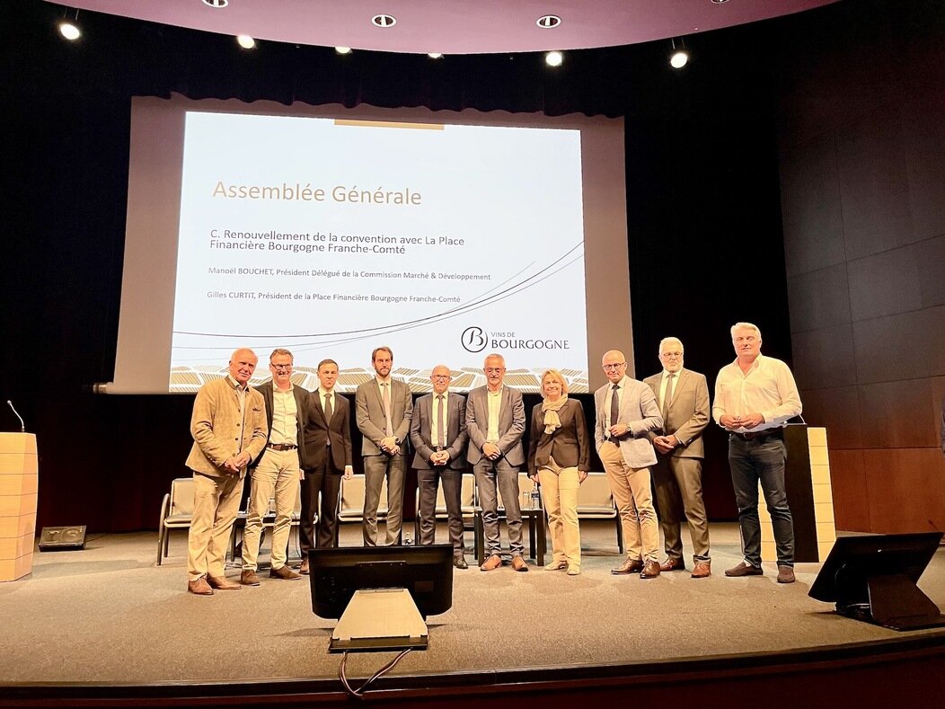 Photo de Laurent Delaunay et François Labet pour la signature de convention